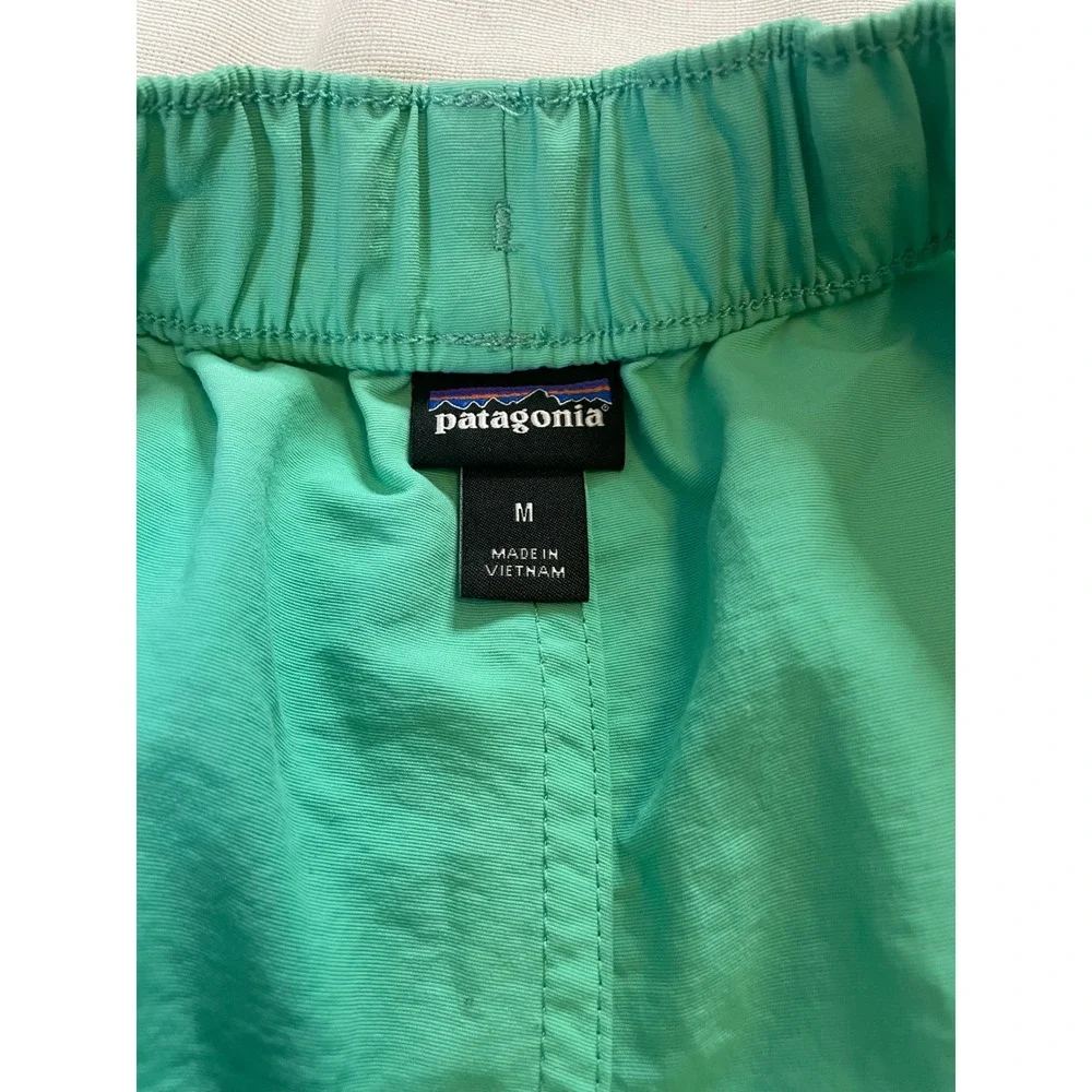 Patagonia Baggies Shorts Women M Green 57058 Barely Baggies 2.5 Inseam Nylon